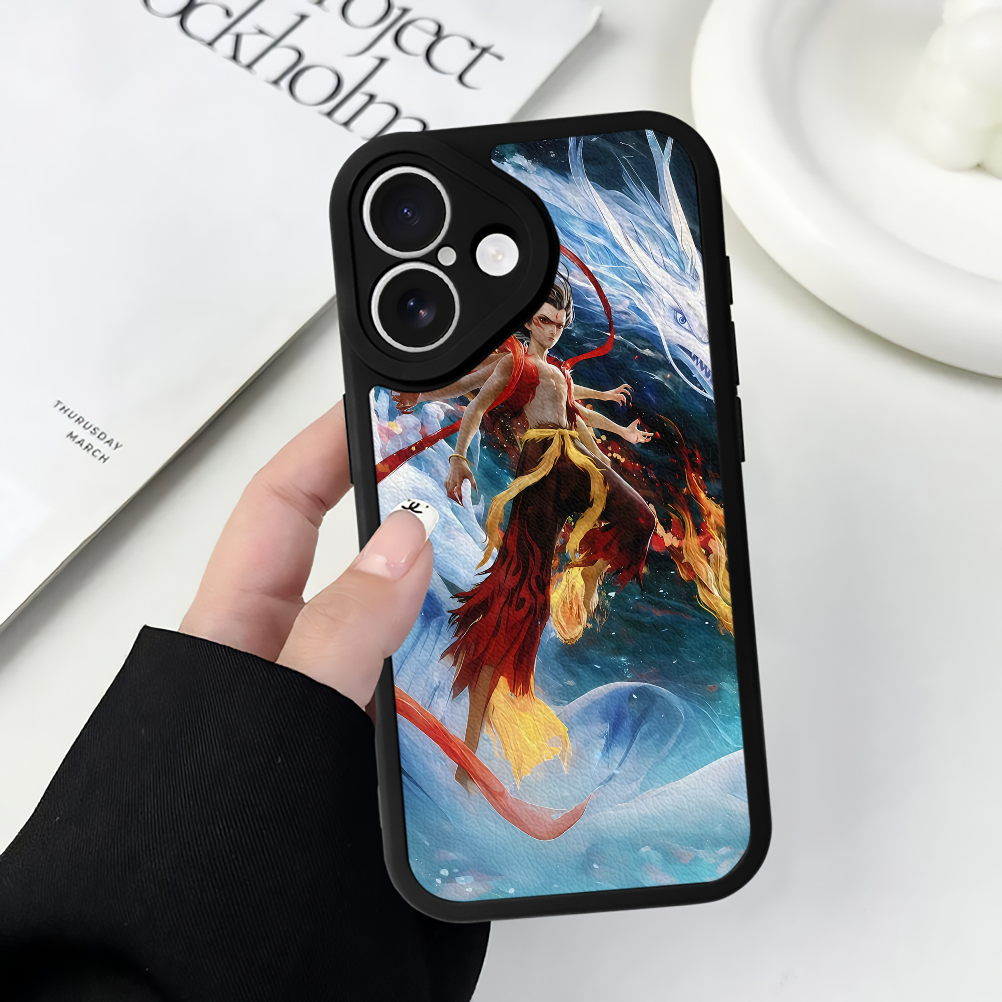 （画像用） Ne Zha 2 ナタ 魔童の大暴れ 【iPhone 16シリーズ対応】シリコンスマホケース（レザー調） 材質：シリコン